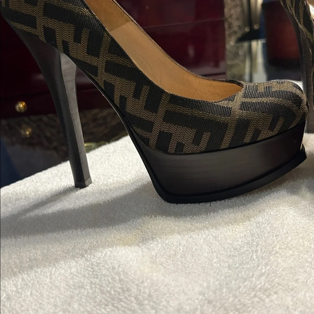 Fendi - Picture 3 of 9
